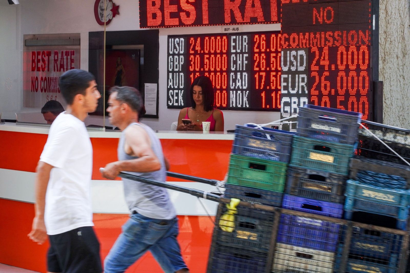 الليرة التركية تجذب تجار الفائدة مجدداً