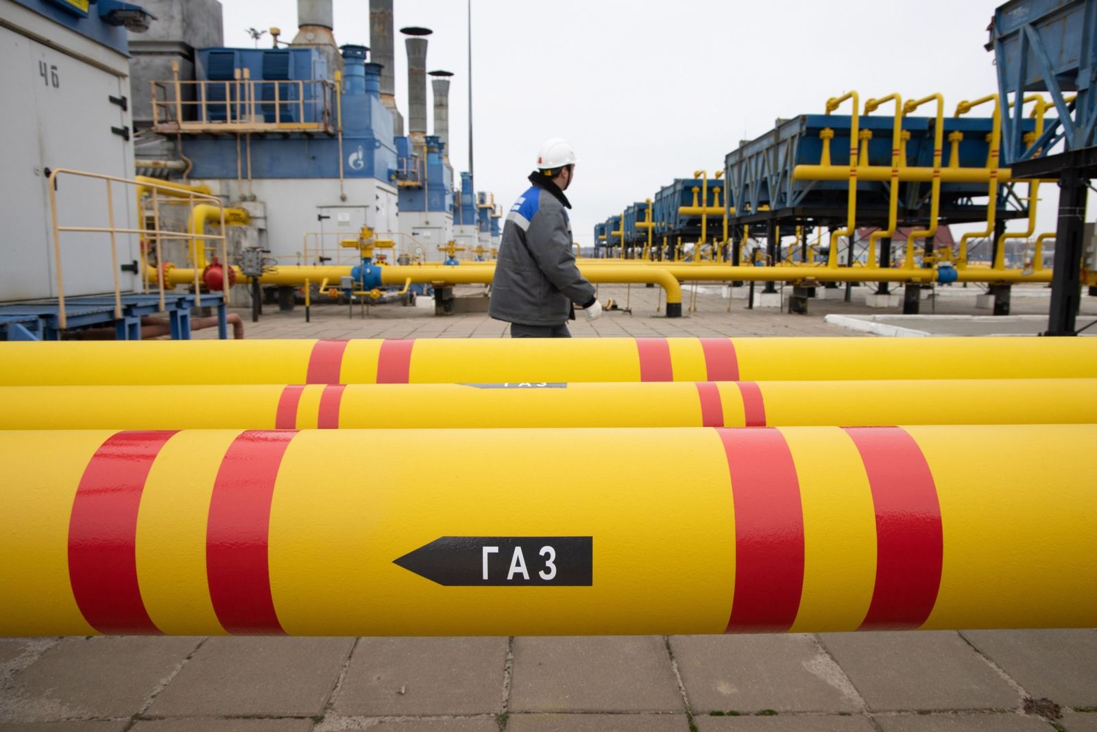 أوروبا تواجه خطر انقطاع الكهرباء والركود في معركة استعراض روسيا لقوة الغاز 