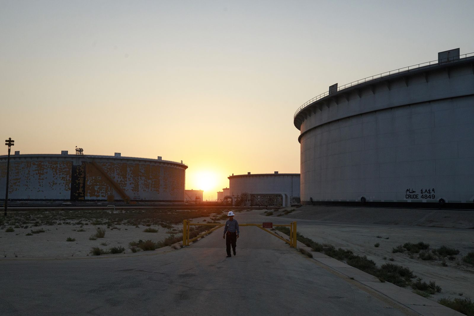 تقلص صعود أسعار النفط بعد رد إيران الخافت على الضربة الإسرائيلية