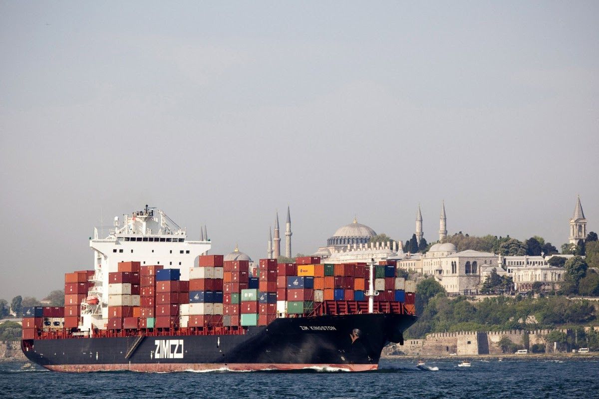تركيا تمنع عبور السفن الحربية من مضيقي البوسفور والدردنيل