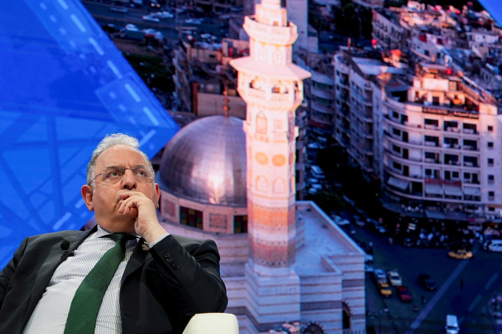 وزير المالية السوري محمد يسر برنية يشارك في جلسة 'إعادة بناء سوريا: رحلة نحو الاستقرار والازدهار' خلال الاجتماعات السنوية لصندوق النقد والبنك الدوليين في واشنطن. 15 أكتوبر 2025 - رويترز